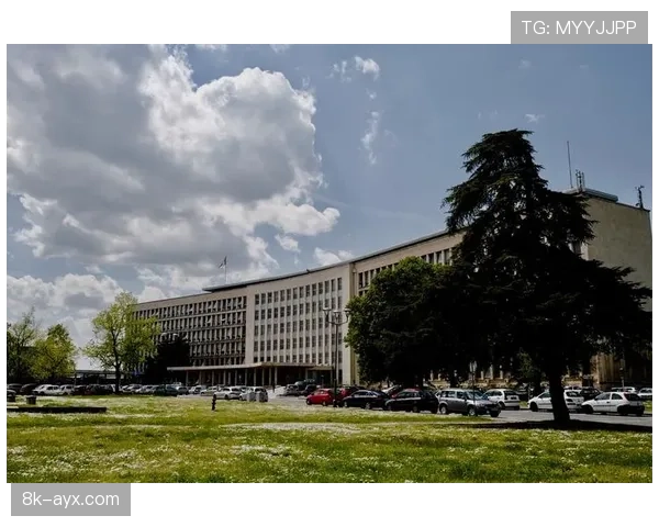 战术板：图解塞尔维亚在比赛第60分钟的一次成功防守反击，源于精准的区域联防